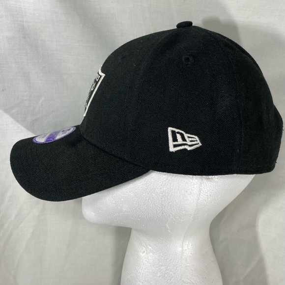 Las Vegas (Oakland) Raiders New Era Velcro adjustable Hat, size OS Youth. - Picture 2 of 6